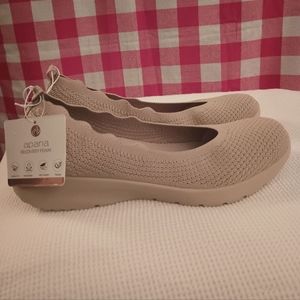 Apana Lightweight Yoga Recovery Slipper